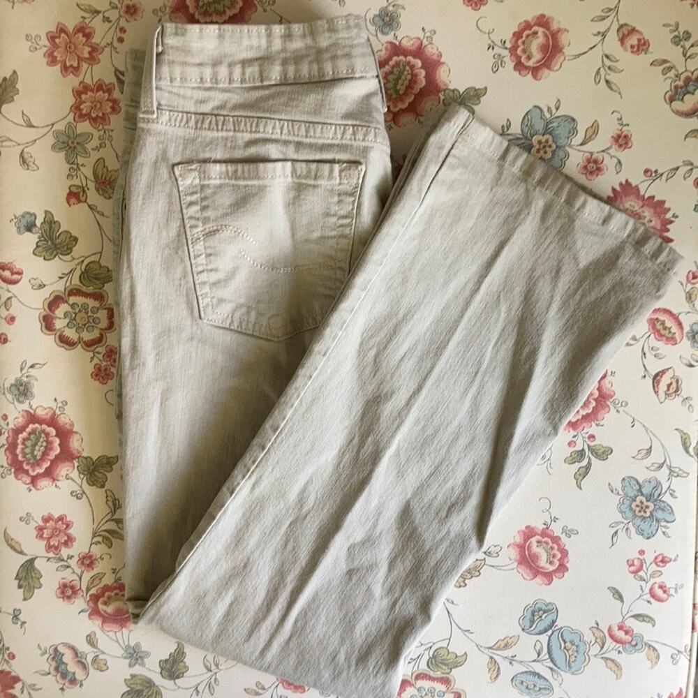 Levi Tan Bootcut Lowrise Jeans, Size 10S